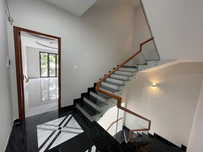A nice 7 - 5 x 20 m 4th floor 6 bedroom 6 m multi-Student