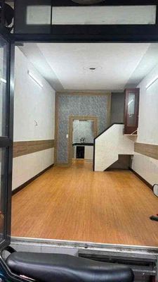 We're renting an alley house.