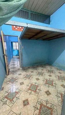 We're renting an alley house.