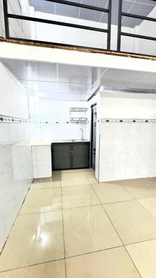 The open room is at 18th, Linh Trung, Thủ Đức, 400 meters from Metro.