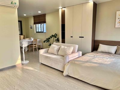 The owner of the studio. 45 M2 near the airport. - There's an elevator.