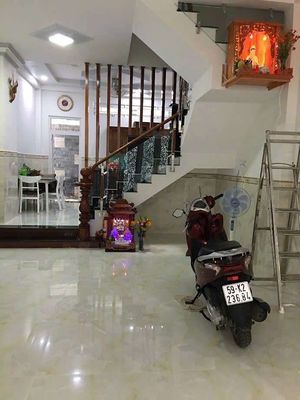- Nice three-story house - Four bedrooms.