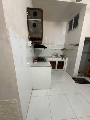 Let's rent the ground floor full of furniture, private, clean, clear, move in right now.