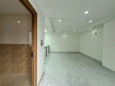 Lakeview City Street 6 x 20, basic completion, 30 million a month.