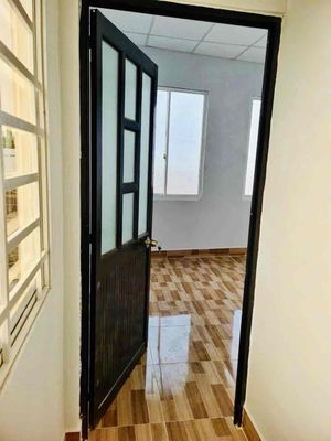 Nice new house, 1 st floor, garage, Vc Son, 2 sisters.