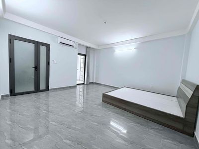 Room over 35 meters, balcony, plain Li, P. Rose Delusion, 10 years old.