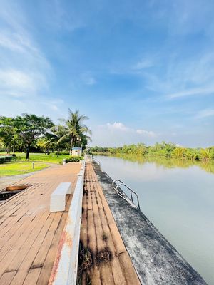 9-Park Riverside-three floors of furniture -3 bedroom 3 toilets