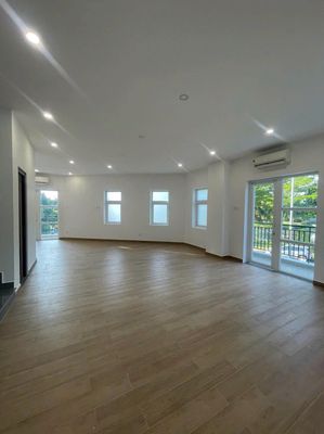 Park Riverside corner - basic interior - plain do cty - view park mm