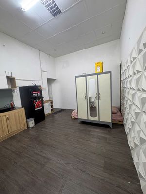 We'll rent out the two bedrooms in the private bathroom.