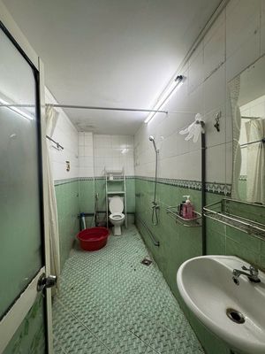 We'll rent out the two bedrooms in the private bathroom.