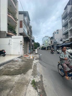 Rent a Nguyễn Chí Thanh cash house, 4 floors for 28 million a month.