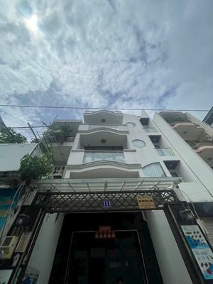 Rent a Nguyễn Chí Thanh cash house, 4 floors for 28 million a month.