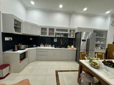 Rent a car alley full of top third-grade furniture in four bedrooms at the center of the sands only 30 million.
