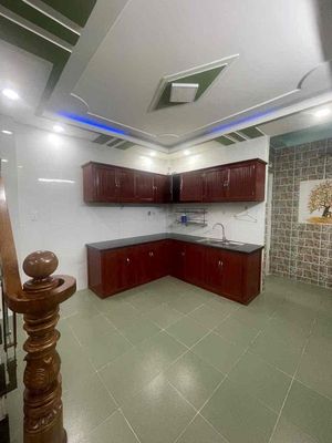Two floors up on the roof of 415 M with five bedrooms, five alley toilets.