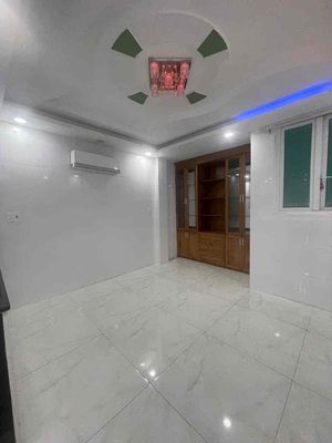 Two floors up on the roof of 415 M with five bedrooms, five alley toilets.