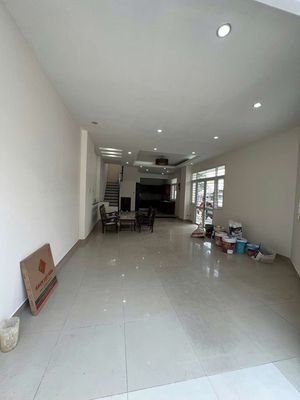 Rent the 2-sided corner 5 x 20 internal lines