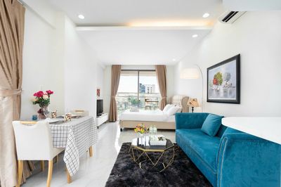 Renting the studio one of the Millen Gardens, 4-dollar districts, 11 million, 12 million, 13 million...