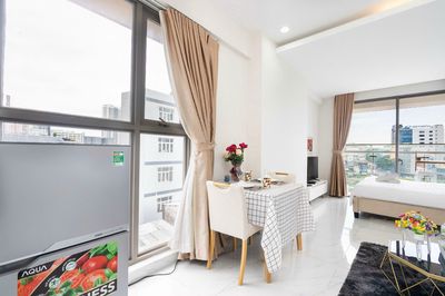 Renting the studio one of the Millen Gardens, 4-dollar districts, 11 million, 12 million, 13 million...