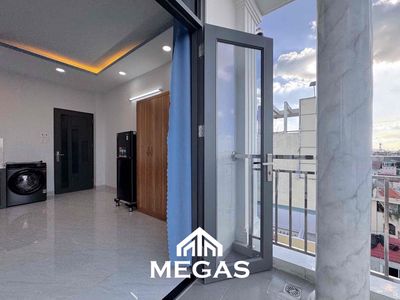 The super cool sea view apartment is Phan Huy Ích.