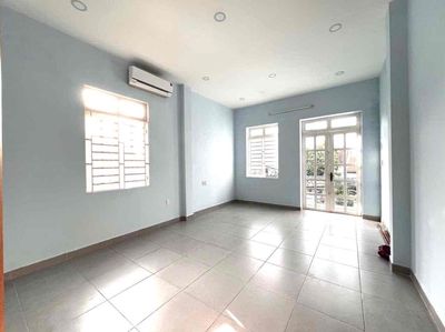 Clean, fresh new home in the middle of the second district.