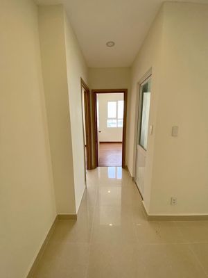 Rent two bedrooms. Two empty toilets. Seven million. Eight-eight million.