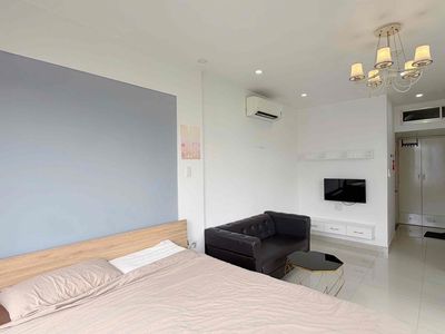 Renting studio balcony 45 m2 in the 3rd district. Less than a million a month.