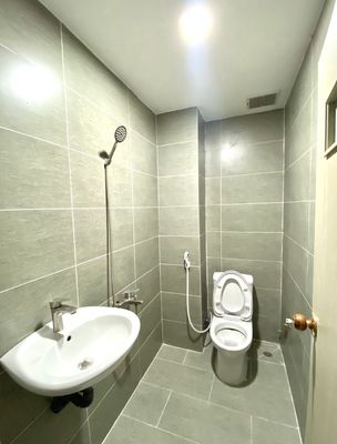 The guard room's full, air conditioning, kitchen. Near the University of Technology
