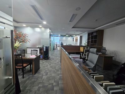 Rent the building a 4-story K300 x 20 building, elevator pcc.
