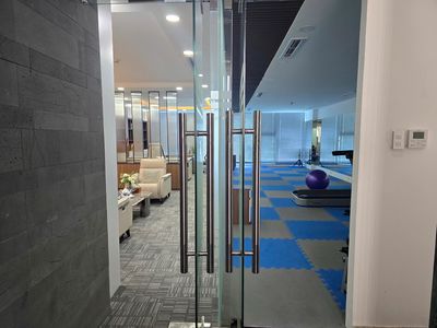 Rent the building a 4-story K300 x 20 building, elevator pcc.
