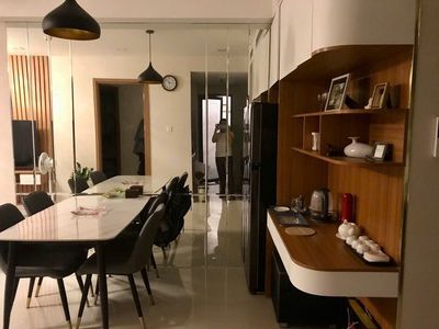 Rent the Rivera Park apartment in the 10th District.