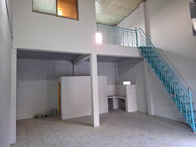 Rent a house that's both in and in business near metro Station.