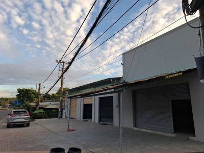 Rent a house that's both in and in business near metro Station.
