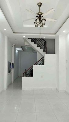 Fourth floor, 9mm Street bedroom. High-minded citizens, clear against District Two.