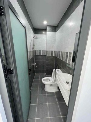 Fourth floor, 9mm Street bedroom. High-minded citizens, clear against District Two.