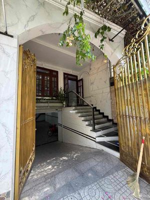 The street near Phạm Văn Chiêu has a vault plus 5 bedrooms.