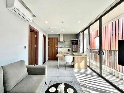 Rent a high-end apartment. A room-view room.