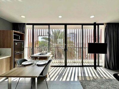 Rent a high-end apartment. A room-view room.