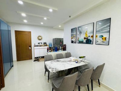 It's the owner of a quick rental apartment called Sunrise CityView 2 p cheap