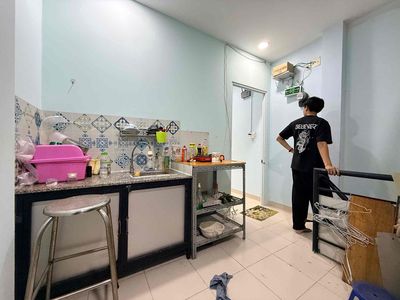 renting 10th district 40 M2 windows near the university