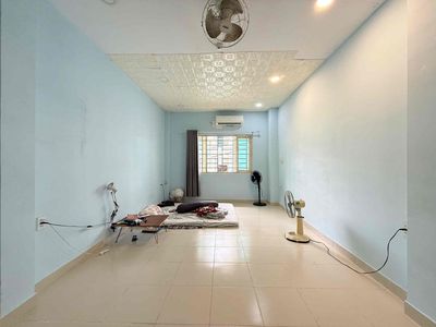 renting 10th district 40 M2 windows near the university