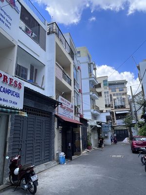 Hire the ground floor for business or company office.