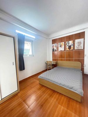 The room is located in the center of Tân Bình, which is located by four people.