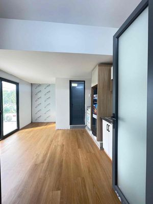 The room is located in the center of Tân Bình, which is located by four people.