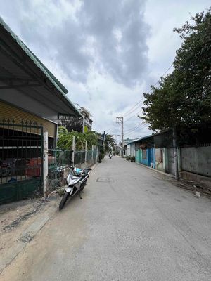 The factory's 200 meters with a tower, angle two, alley.
