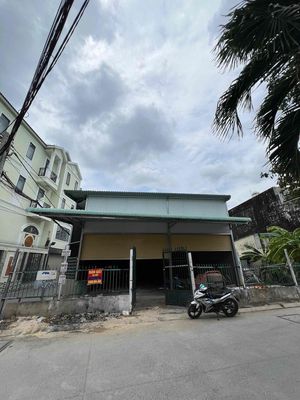 The factory's 200 meters with a tower, angle two, alley.