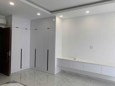 Lakeview house 5 x 20 Full interior 4 bedrooms cost 30 million a month, across from the park