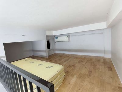 Rent a guest room with a guard window.