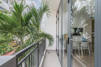 Clear the studio full of balcony interiors now Hà Thị Khiêm.