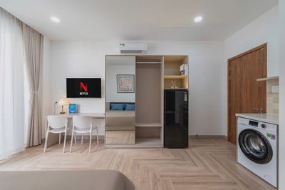 Clear the studio full of balcony interiors now Hà Thị Khiêm.