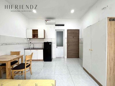 The rental apartment near the university is five minutes away.